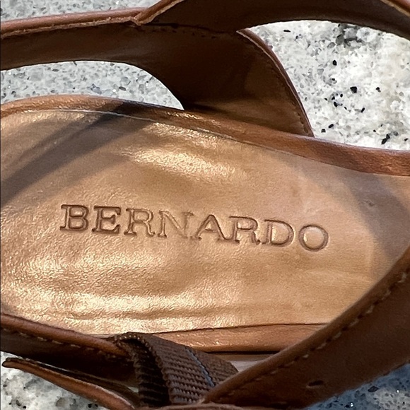 Bernardo Bernardo Tan and Cream Brown Sandals Block Heel Size 6.5 - Picture 2 of 10